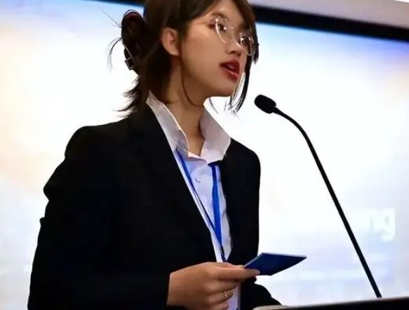 赛前里昂调整名单以备欧篮联,完成体检环节打磨,话题不断,控场能力受关注(里昂对巴黎圣日耳曼) 赛前里昂调整名单以备欧篮联,完成体检环节打磨,话题不断,控场能力受关注(里昂对巴黎圣日耳曼)