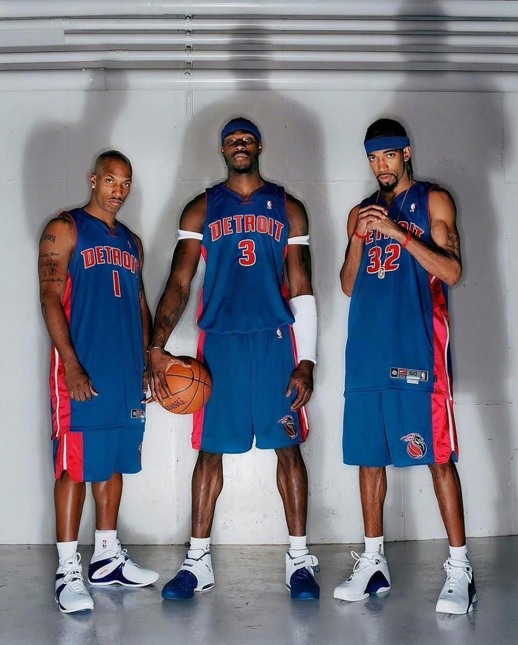 足总杯赛程吃紧,底特律活塞今夜回应争议,气氛紧张,团队化学反应显著 足总杯赛程吃紧,底特律活塞今夜回应争议,气氛紧张,团队化学反应显著