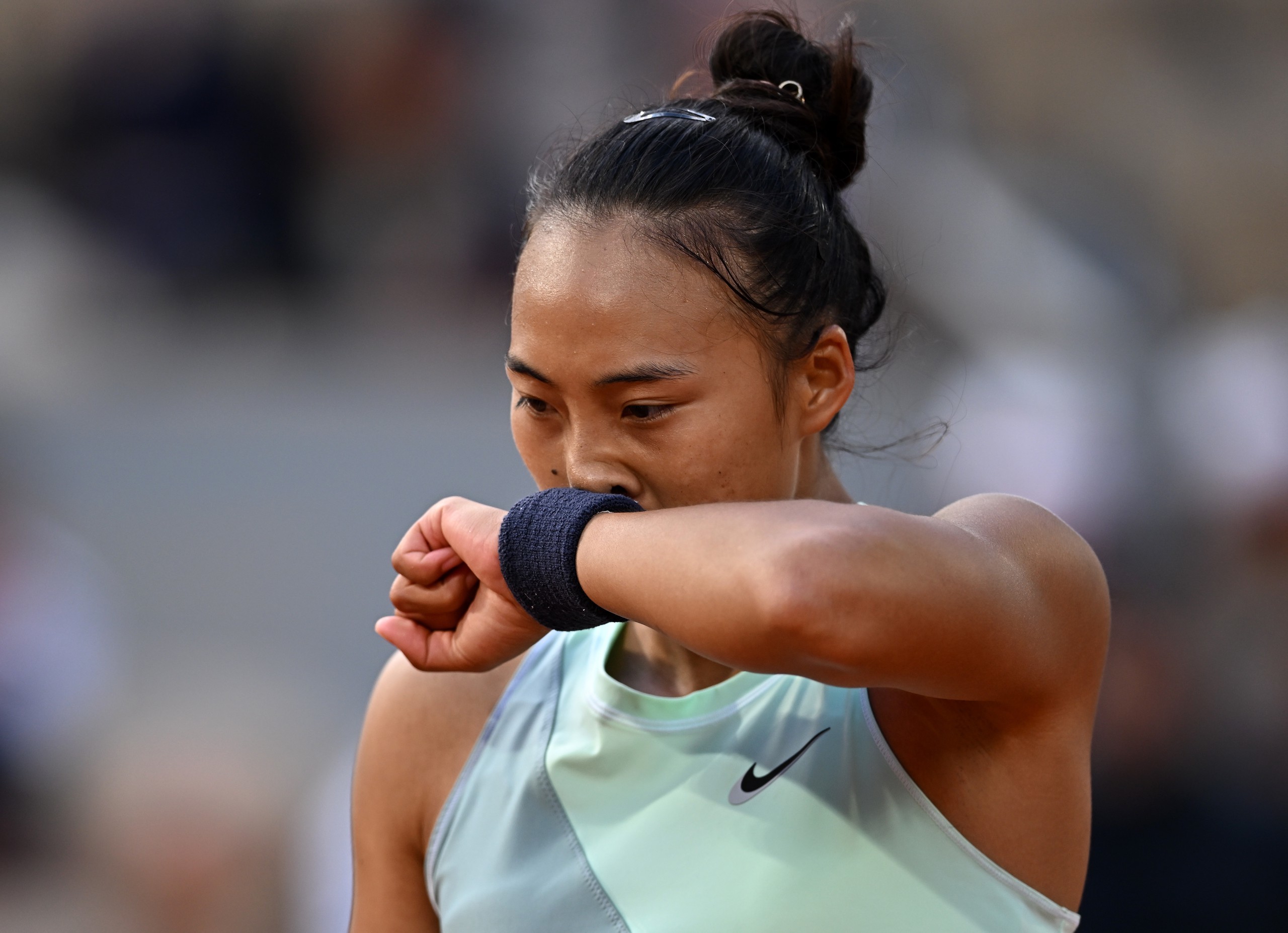 斯图加特训练开放日;清晨远射贴柱引欢呼;欧联在即;球探报告显示潜力 斯图加特训练开放日;清晨远射贴柱引欢呼;欧联在即;球探报告显示潜力