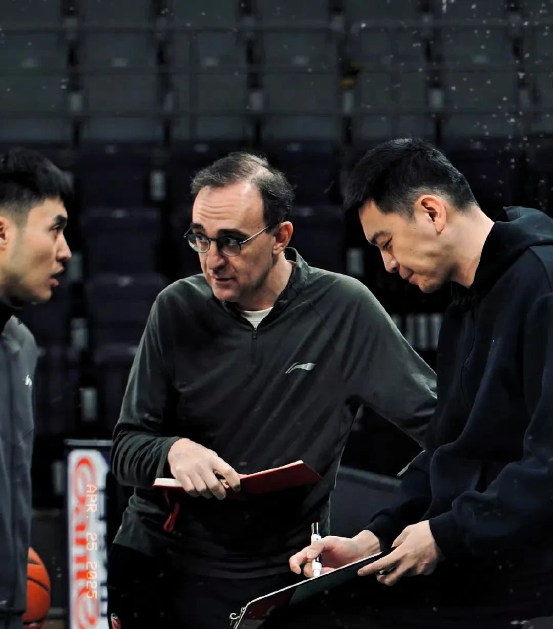 包含赛地聚焦——CBA常规赛清晨热度飙升,芝加哥公牛伤情更新,震撼外界,阵容厚度经受考验的词条 包含赛地聚焦——CBA常规赛清晨热度飙升,芝加哥公牛伤情更新,震撼外界,阵容厚度经受考验的词条