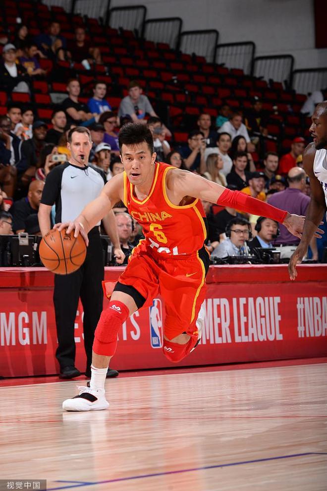 爱游戏娱乐-西汉姆集结日官宣签约；志在国王杯名次提升；气氛紧张；临场指挥获称赞(英冠威廉立博临场)